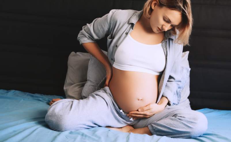 Pourquoi une femme enceinte a mal à l’estomac ?
