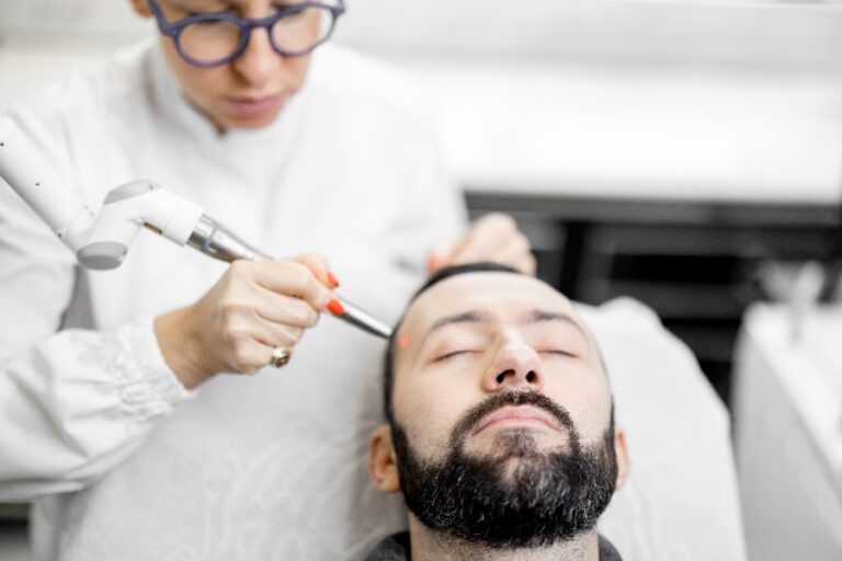 Cuir chevelu apaisé quelques jours après une greffe de cheveux