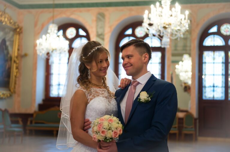 Un couple qui vient de réaliser leur mariage
